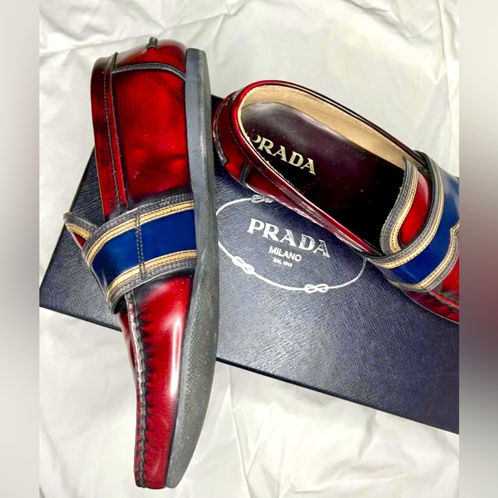 25% PRICE DROP!! $225 (was $295)
GORGEOUS PRADA Loafers
